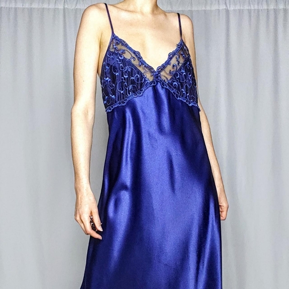 SOLD 90s embroidered vintage slip dress - Picture 2 of 8